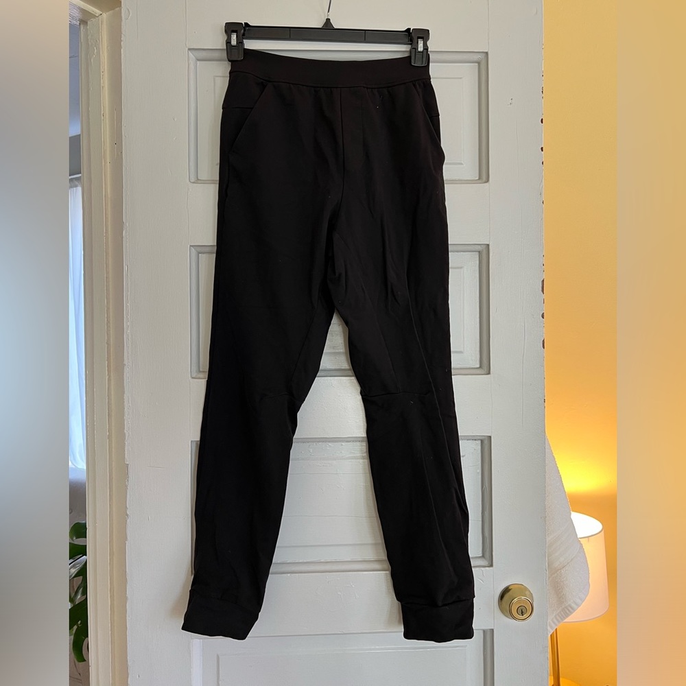 Lululemon men’s black joggers